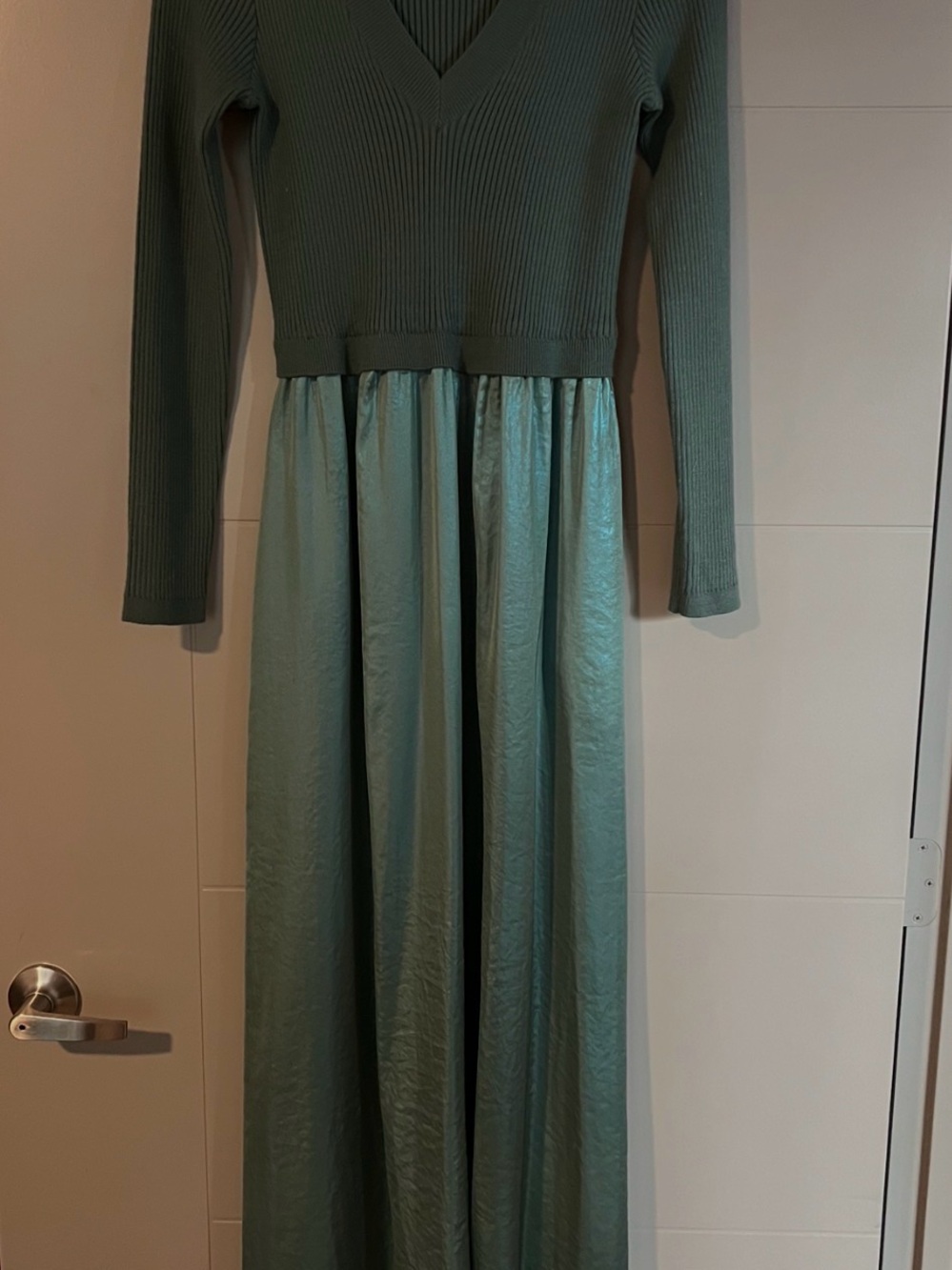 Taylor Ribbed V‑Neck Long Sleeve Maxi Dress in Sage